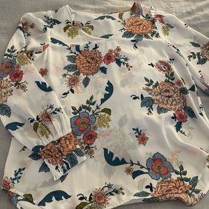 The loft white floral top✨💓